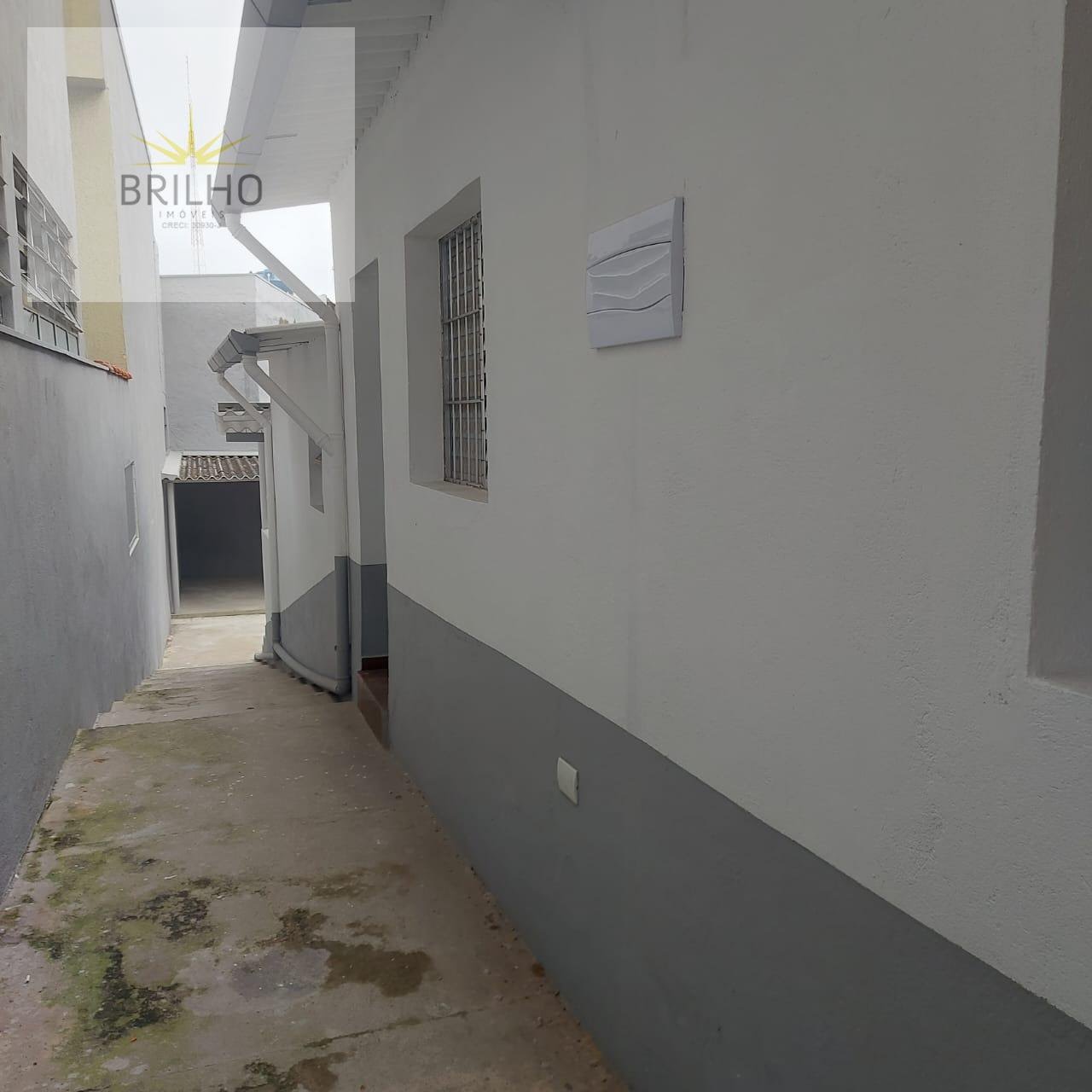 Casa para alugar com 2 quartos, 130m² - Foto 1