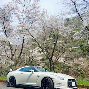 NISSAN GT-R