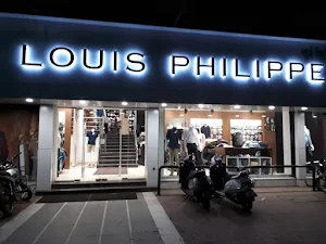 Photos of Louis Philippe, Satara Road, Pune, October 2023