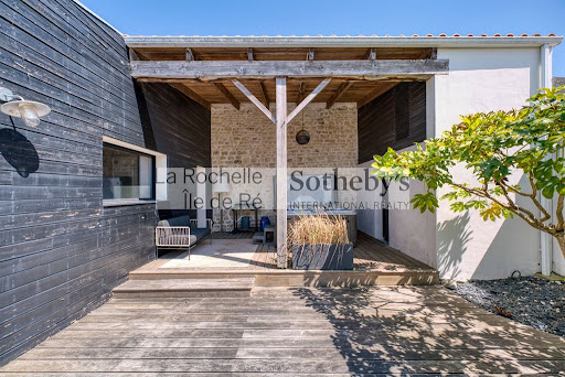Seaside house with pool and terrace 4