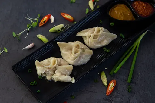Chicken & Cheese Steamed Momo (8 Pcs)