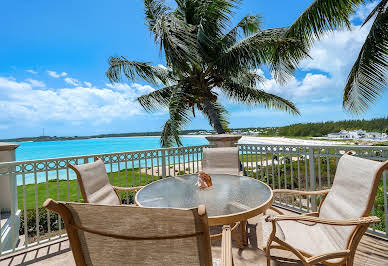 Appartement avec terrasse et piscine 16