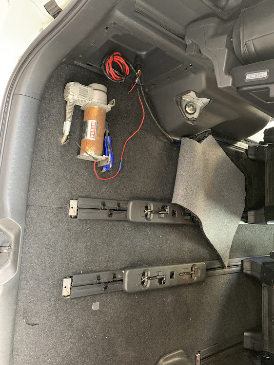 ヴェルファイアのDIY・エアサス・空気脚に関するカスタム事例の投稿画像4枚目
