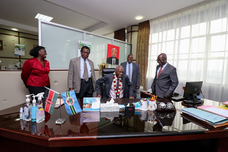 Kenyatta University vice chancellor Prof Paul Wainaina tests his chair