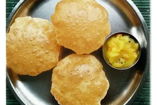 3 Poori With Aloo Masala