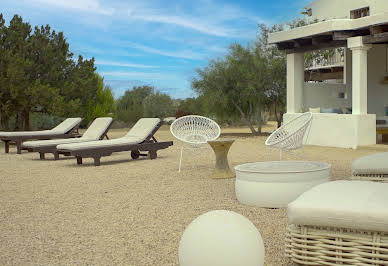 Maison avec jardin et terrasse 4