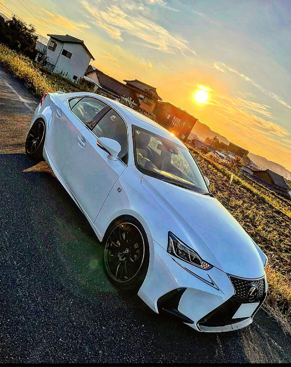 ISのドライブ・レクサス・夕焼けと愛車に関するカスタム事例の投稿画像1枚目