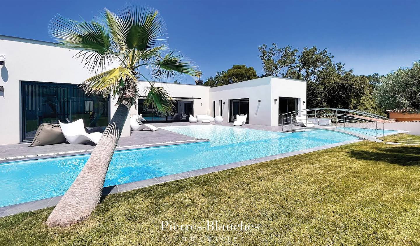 House with pool and terrace Avignon