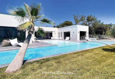 Maison avec piscine et terrasse 2