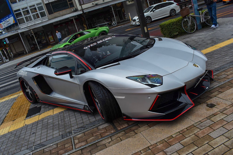 アヴェンタドールのエムズガレージ・ランボルギーニ アヴェンタドール LP700-4・写真に関するカスタム事例の投稿画像1枚目