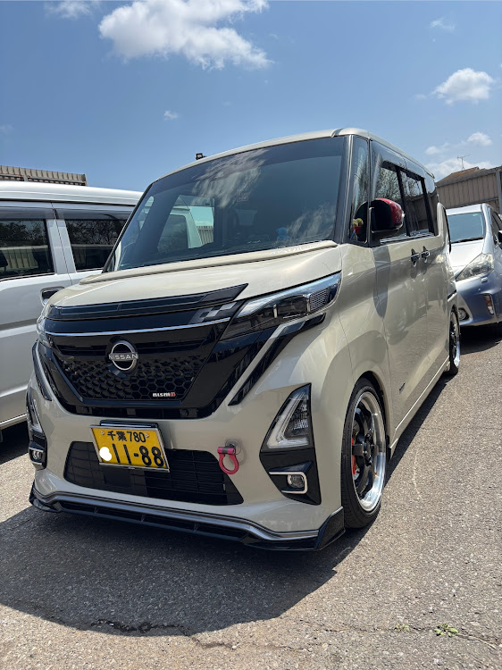 ルークスのグリル大百科・日産純正オプションパーツ・NISMO仕様・フォグレンズイエロー化に関するカスタム事例の投稿画像1枚目