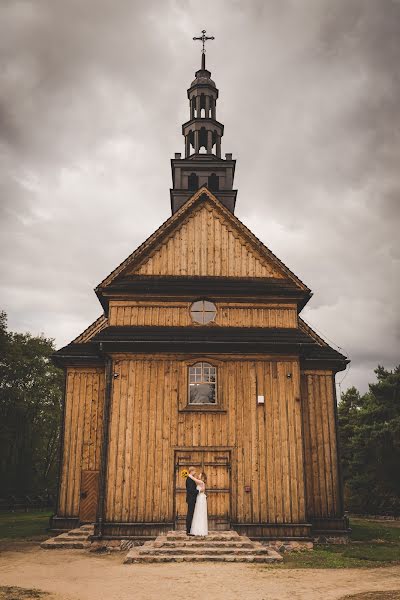 Fotógrafo de bodas Witek (sfilmujmniepl). Foto del 25 de febrero 2020