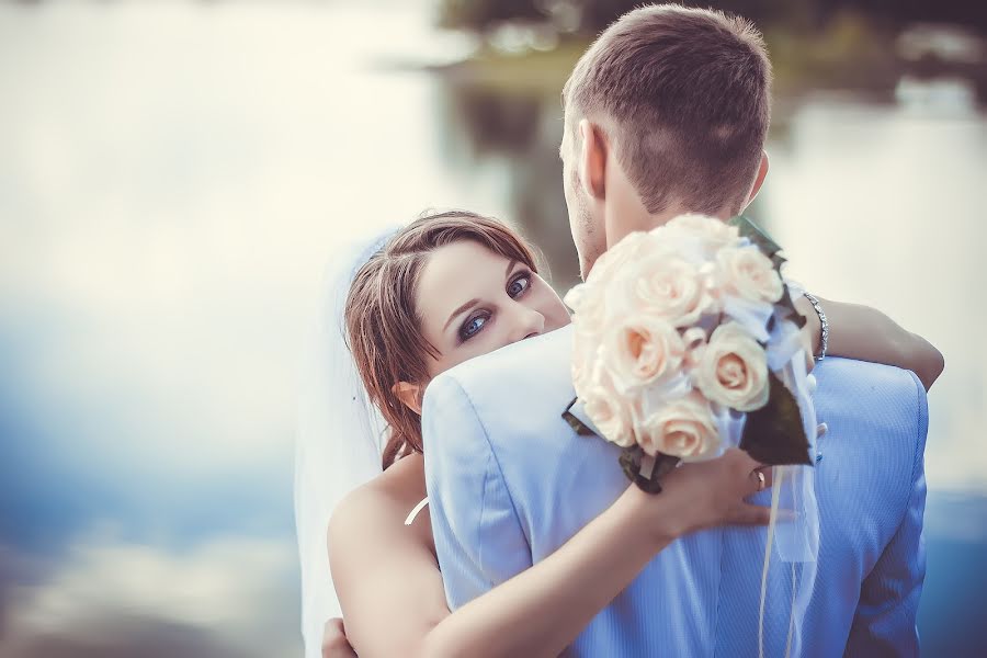 Fotógrafo de casamento Yuliya Lukyanova (lukovka1981). Foto de 19 de outubro 2014