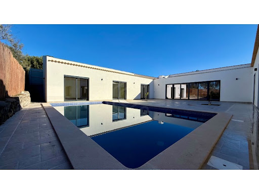 Maison avec piscine et terrasse 1