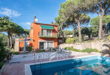 Property with pool 4