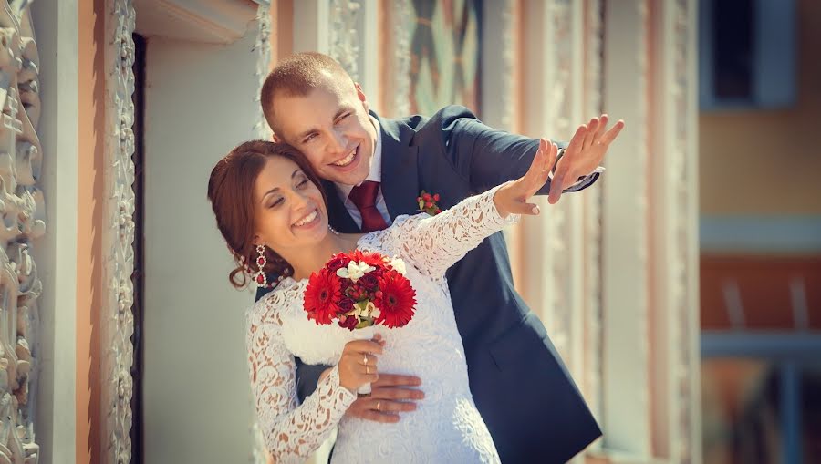 Fotógrafo de casamento Yuriy Sharov (sharof). Foto de 4 de setembro 2018