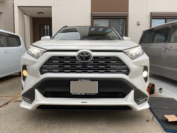 RAV4のrav4・ナンバーフレーム・LEDフォグ・メルカリに関するカスタム事例の投稿画像2枚目