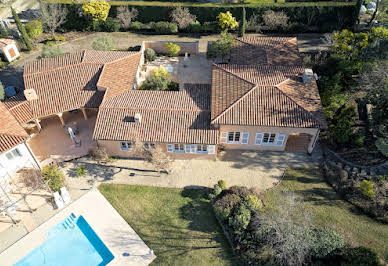 Villa avec piscine et terrasse 2