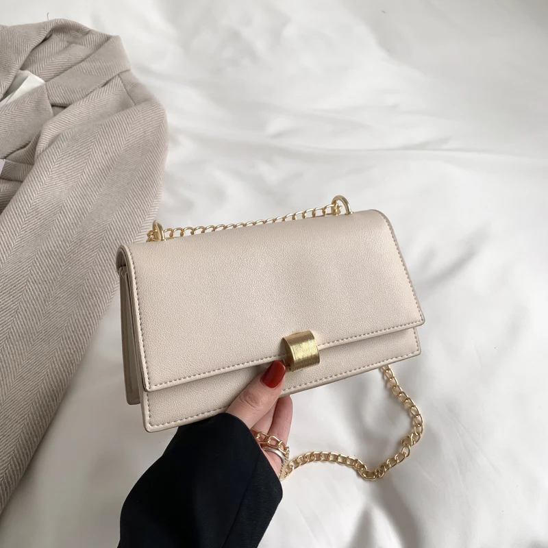 Sac à Bandoulière Coréen Populaire Une Épaule avec Chaîne, Petit Sac Carré Élégant et Compact pour Sortir avec Style et Confort.