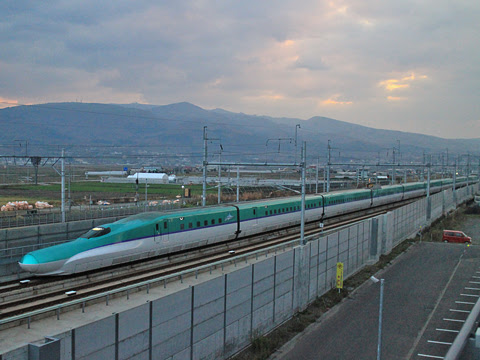 JR北海道　H5系新幹線「はやぶさ」　新函館北斗にて_01