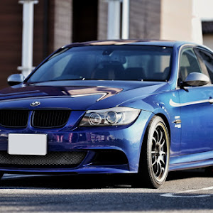 323i