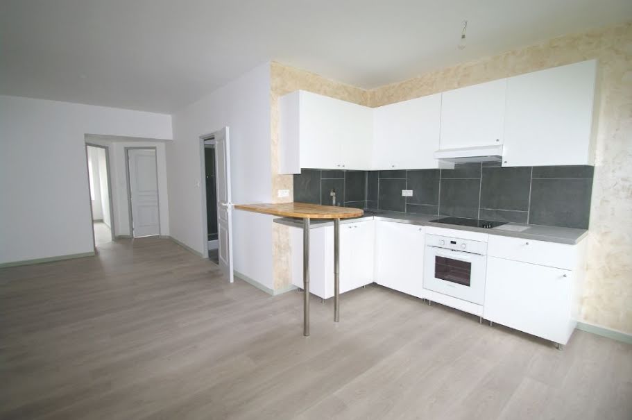 Location  appartement 3 pièces 55 m² à Senones (88210), 410 €