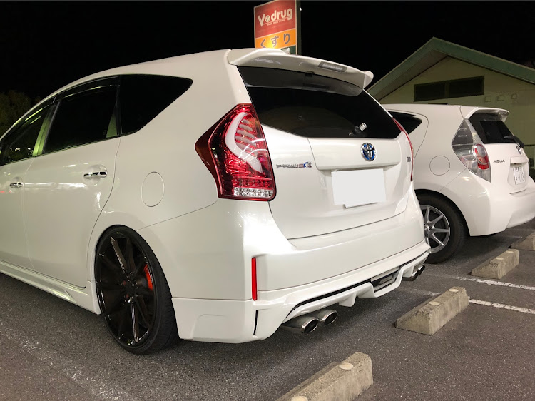 プリウスαの車高調整に関するカスタム事例の投稿画像1枚目