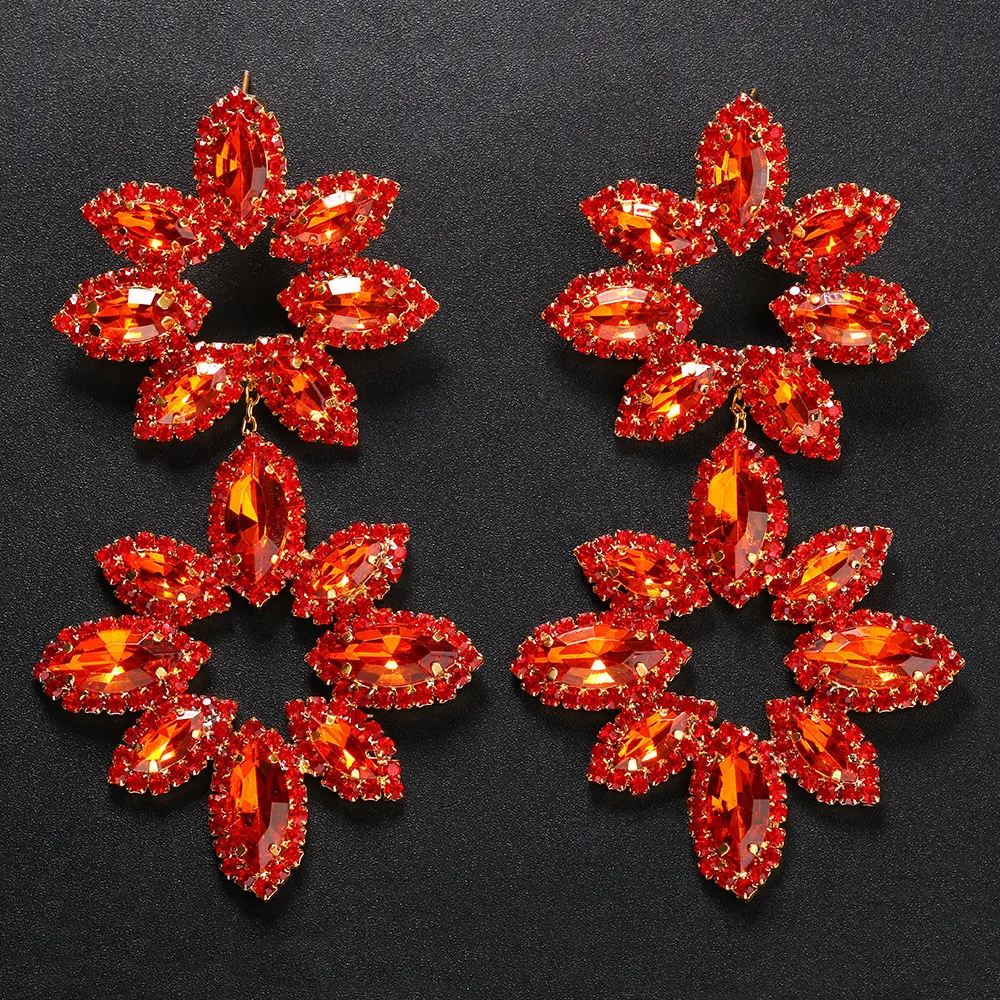 Title 5, Damesmode bloemvormige oorbellen met strass, ee...