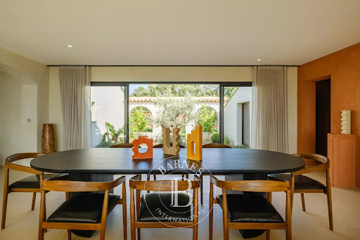 Villa with pool 4