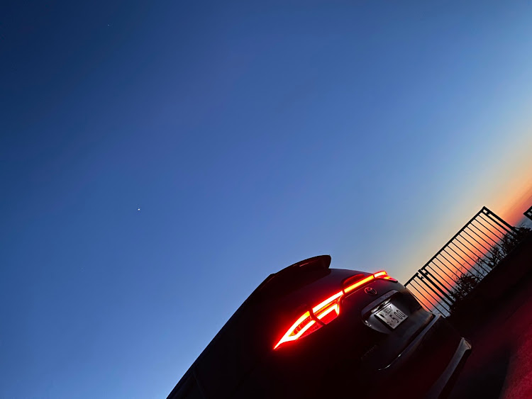 エスティマの夕焼けと愛車・小樽・クリスタルアイ・結露に関するカスタム事例の投稿画像1枚目