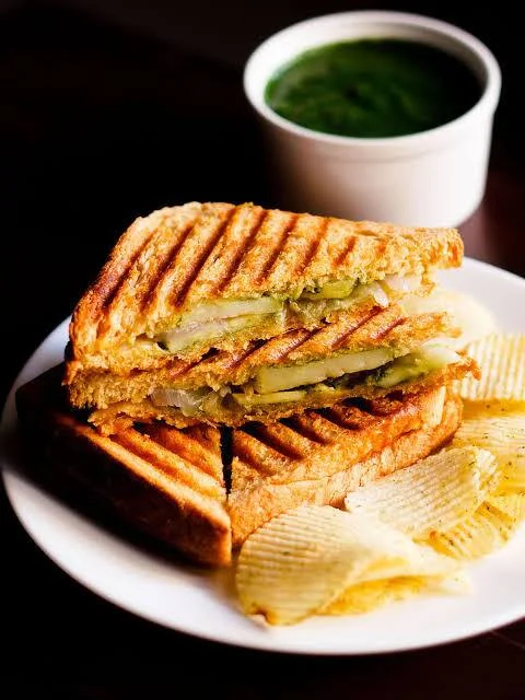 Veg Grilled Sandwich With Chips