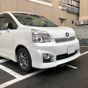 ヴォクシー ZRR75W