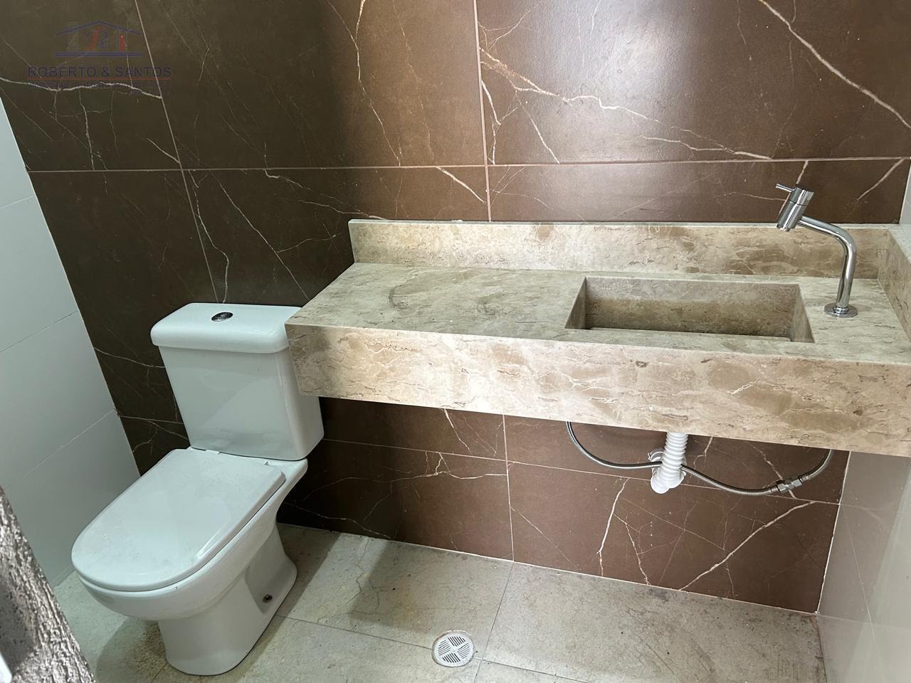 Lavabo do lado da churrasqueira