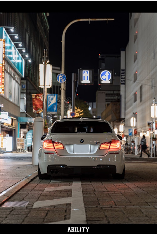 5シリーズ セダンの地べた撮り・y51フーガ・bmwに関するカスタム事例の投稿画像1枚目