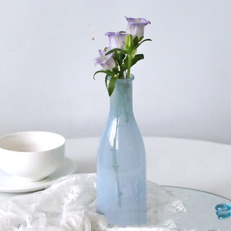 Wit blauw glazen vaasje voor woonkamer bloemdecoratie, high-sense, niche Morandi restaurant decoratie, klein formaat, bloemstuk arrangement