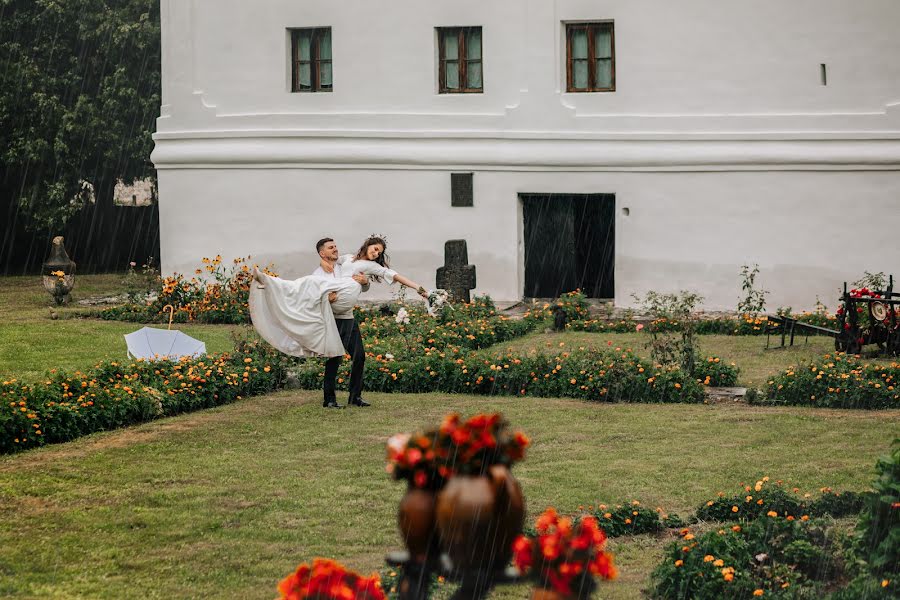 Fotografo di matrimoni Andreea Ionita (deeafotostudio). Foto del 5 ottobre 2020