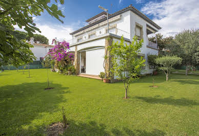 Villa avec jardin et terrasse 3