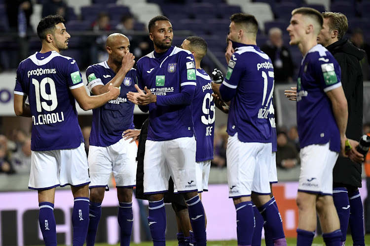 Anderlecht trainde op Kerstmis om 19u en miste twee belangrijke spelers: "Ziek, we zullen vandaag zien"