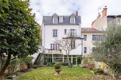 House with garden 2