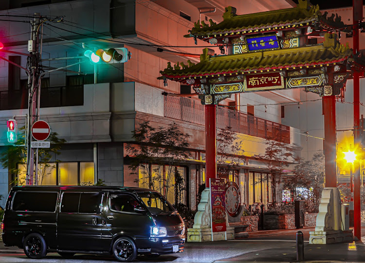 ハイエースのハイエースバン100系・神戸南京町・ｽｹﾍﾞﾗｲﾃｨﾝｸﾞ・日々練習・車写活に関するカスタム事例の投稿画像2枚目