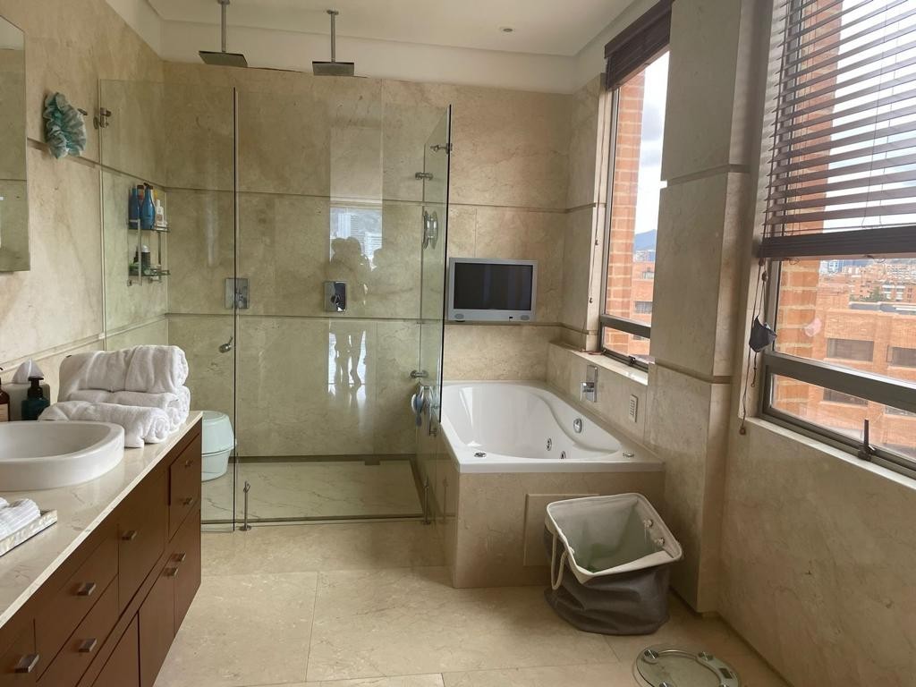 Apartamento En Venta - La Carolina, Bogota