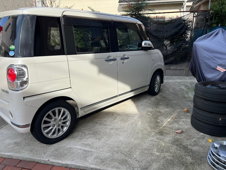 ノートのバイトあがりに・スタッドレスタイヤへ交換・純正ホイール・ラーチューン・イナバ物置に関するカスタム事例の投稿画像2枚目