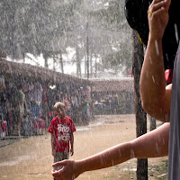 Dai, vieni dentro che fuori piove!! di 