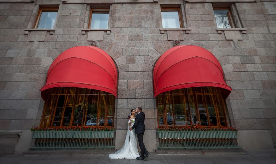 Fotógrafo de casamento Aleksandr Ryabikin (sanekspb). Foto de 4 de fevereiro