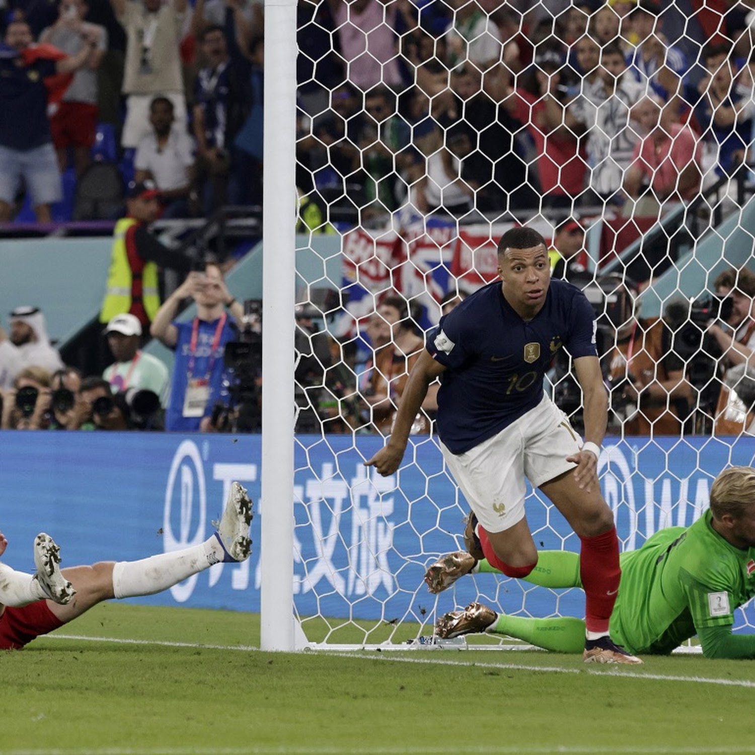 Cristiano Ronaldo shirtless at every World Cup stadium — in one GIF 