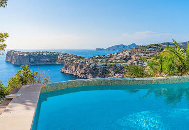 Maison avec piscine et terrasse 7