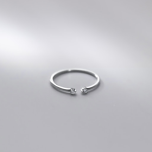 Title 5, 925 Sterling Silver Diamond Ring – A dazzling j...