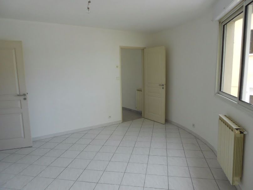 Location  appartement 1 pièce 37 m² à Nimes (30000), 475 €