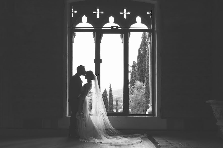 Fotografo di matrimoni Luca Giulivi (lucagiulivi). Foto del 27 ottobre 2022