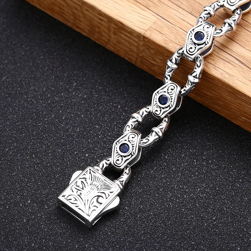 Bracelet homme en argent sterling 925 avec motif en relief, élégant et durable. Un accessoire parfait pour rehausser votre style quotidien.